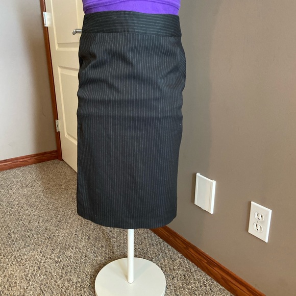 Pin striped pencil skirt with back flair - Picture 3 of 5